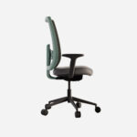 Vista lateral de la silla de oficina 911 con armazón en verde