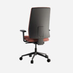 vista trasera de la silla queen fabric en tapizado rojo, con marco trasero negro