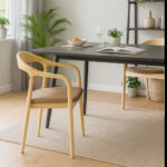 silla de madera Sena con asiento tapizado en cocina