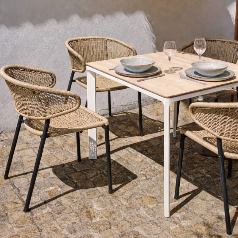 Mesa teem para exterior, forma cuadrada