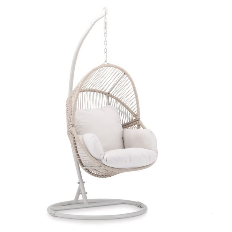 Silla Colgante Bird con trenzado en cuerda y estructura metálica, ideal para terrazas y espacios de relax.